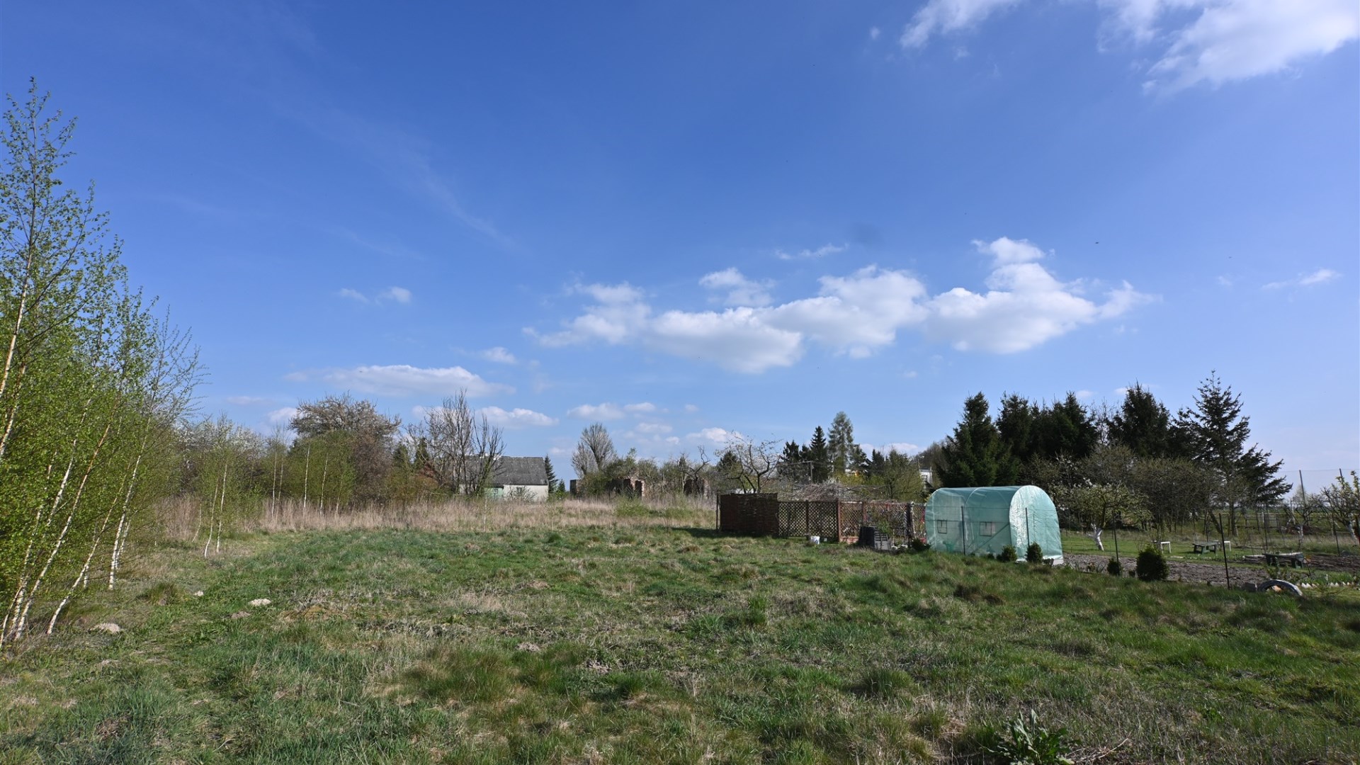 Działka na sprzedaż